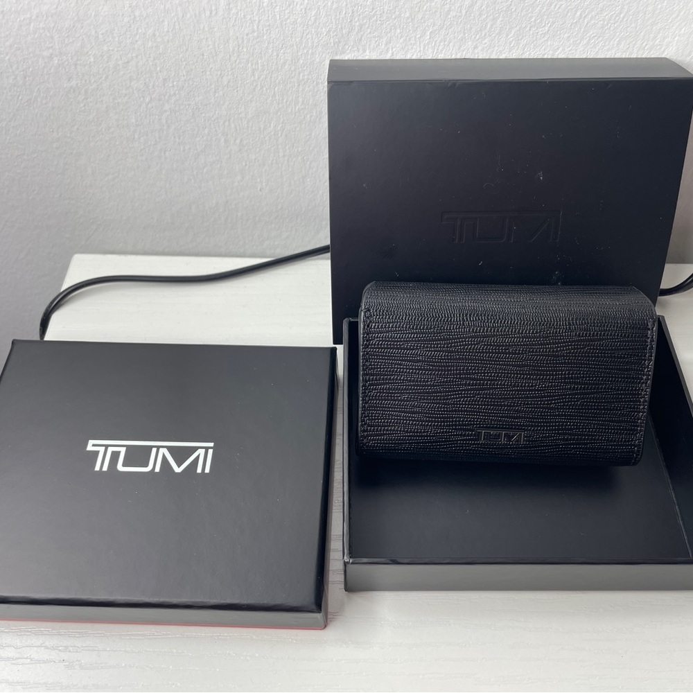 TUMI Nassau Gusseted Card Case Wallet - Black Embossed Leather (No ID Window)